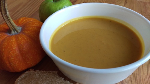 Super Easy Harvest Pumpkin Soup close mommy perfect