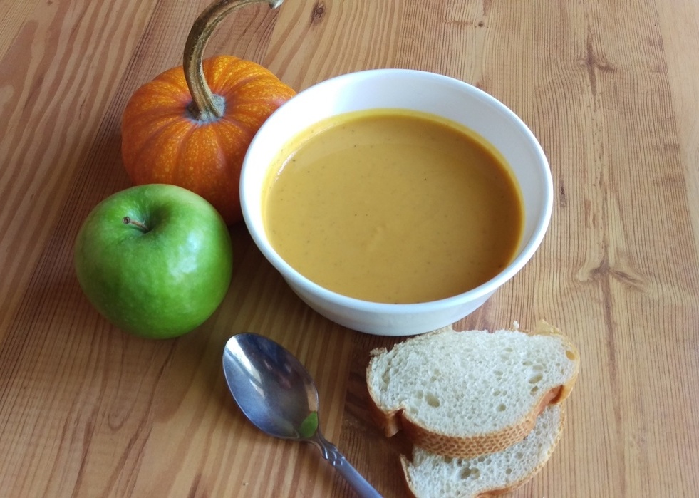 Super Easy Harvest Pumpkin Soup mommy perfect